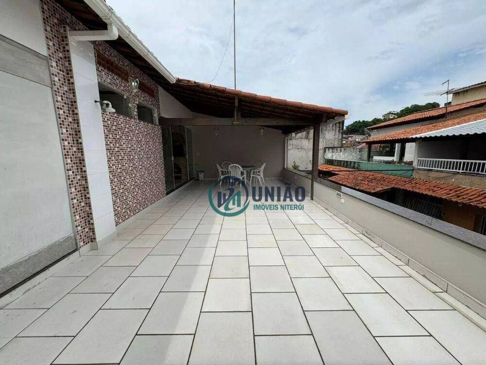 Casa à venda com 3 quartos, 140m² - Foto 2