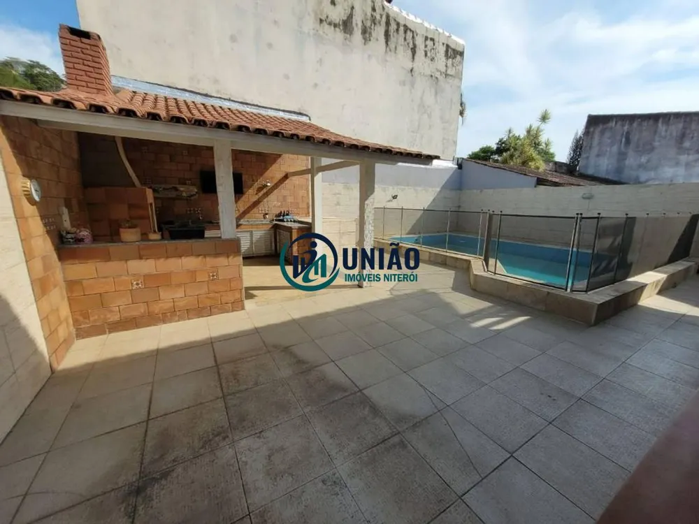 Casa, 5 quartos, 218 m² - Foto 2