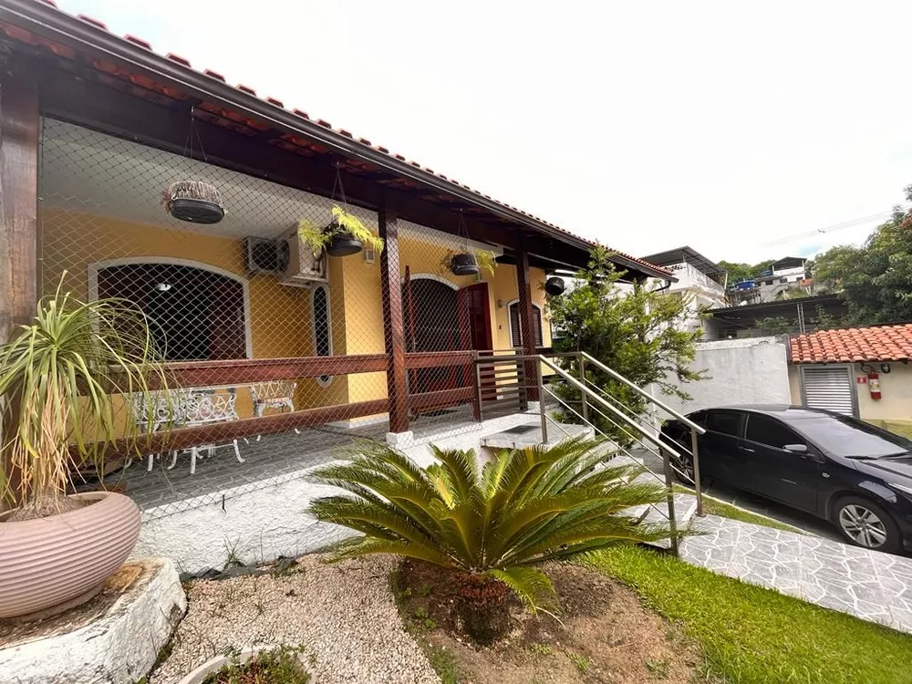 Casa de Condomínio à venda com 3 quartos, 225m² - Foto 1