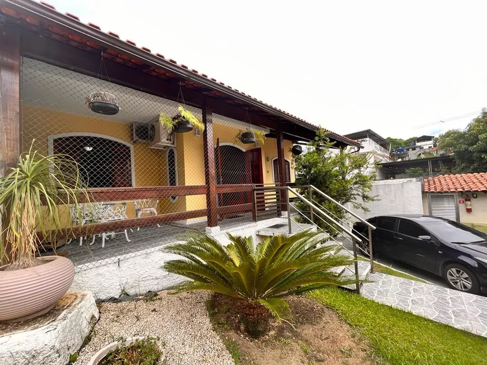 Casa de Condomínio à venda com 3 quartos, 225m² - Foto 2