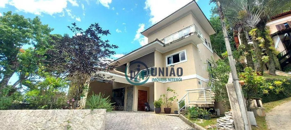 Casa de Condomínio à venda com 3 quartos, 300m² - Foto 1