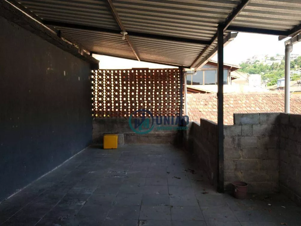 Casa à venda com 4 quartos, 150m² - Foto 2