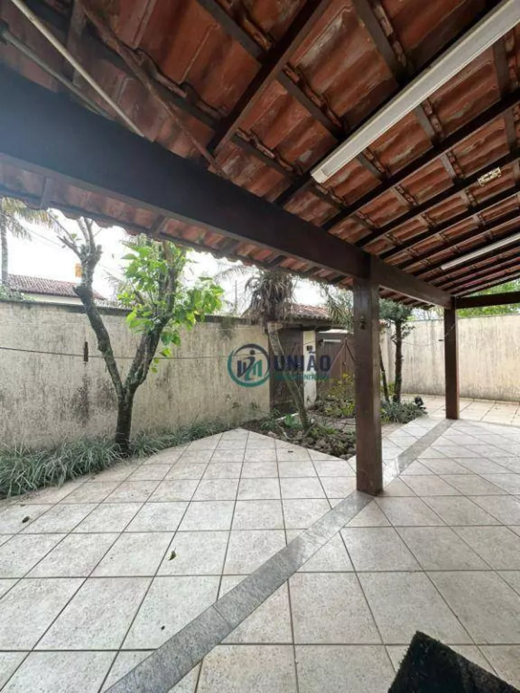 Casa à venda com 4 quartos, 300m² - Foto 2