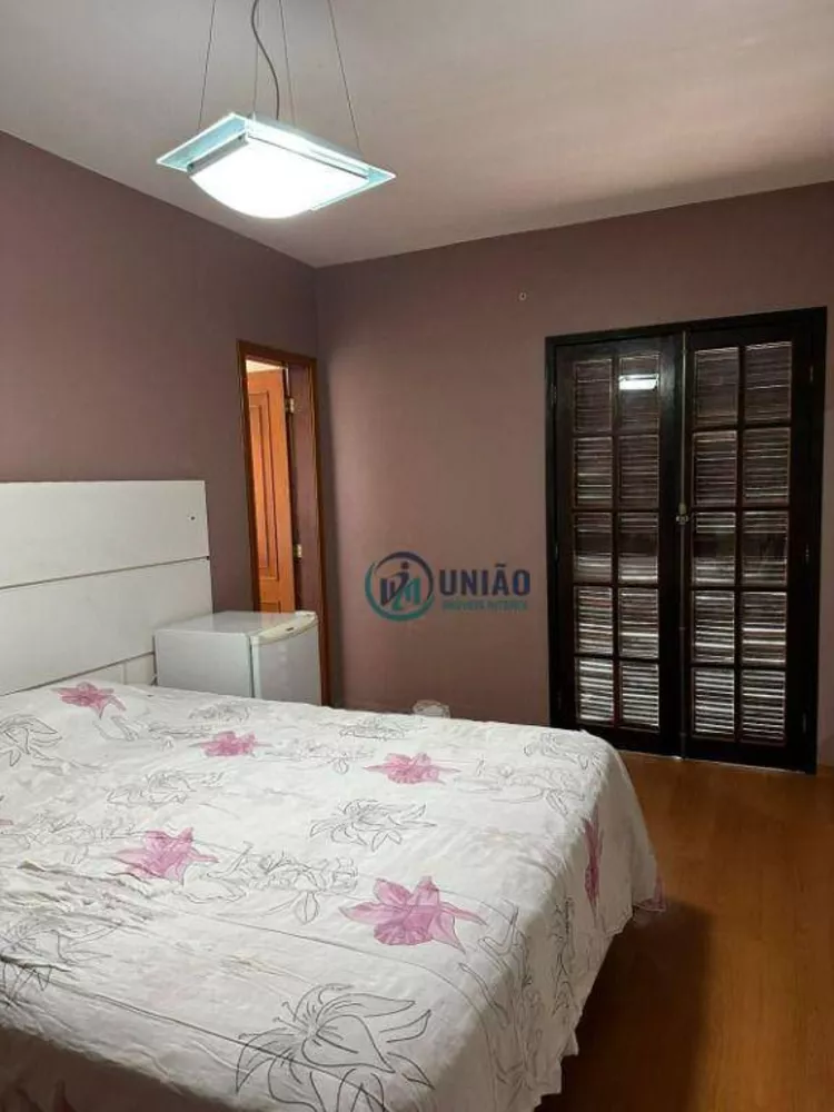 Casa à venda com 4 quartos, 300m² - Foto 3