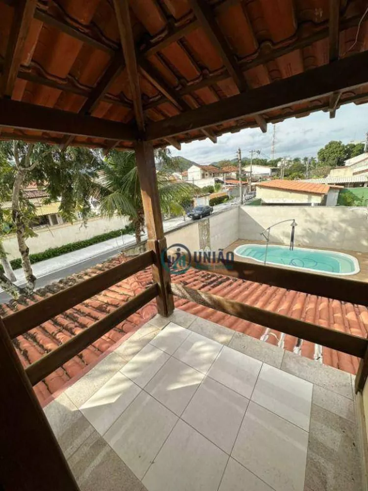 Casa à venda com 4 quartos, 300m² - Foto 1