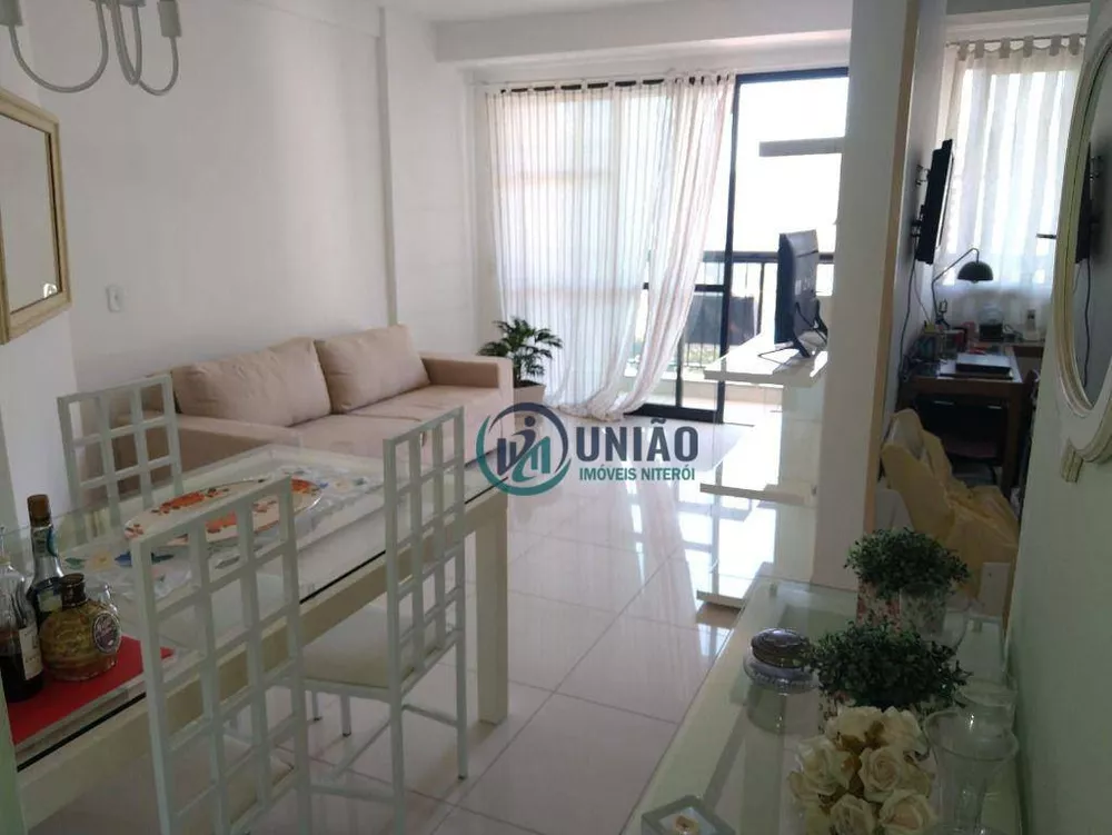 Apartamento à venda com 3 quartos, 110m² - Foto 2