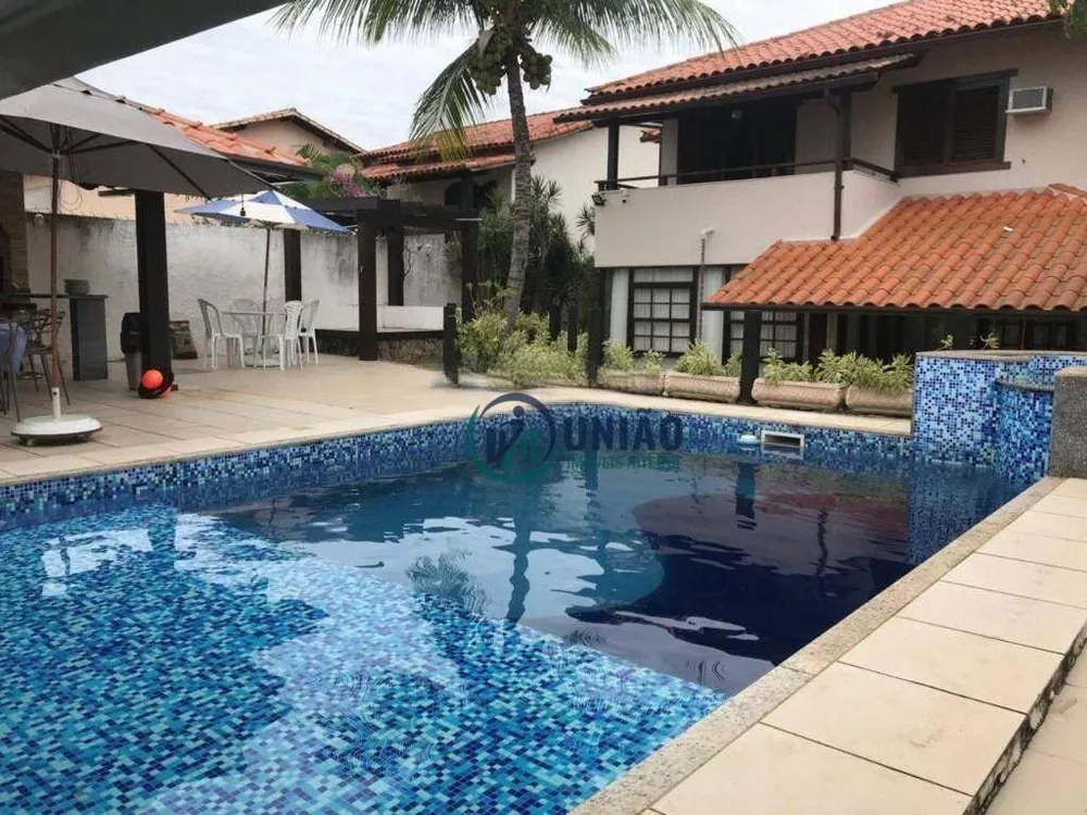 Casa à venda com 4 quartos, 361m² - Foto 2