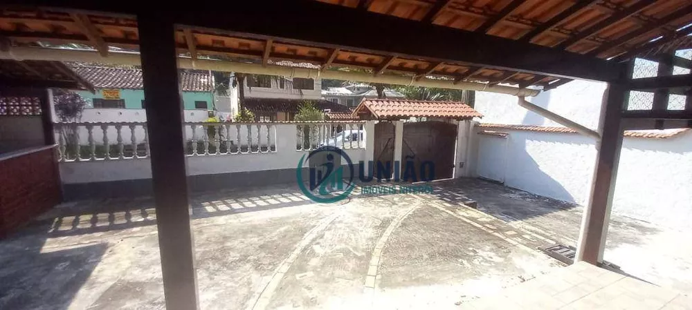 Casa à venda com 3 quartos, 300m² - Foto 2