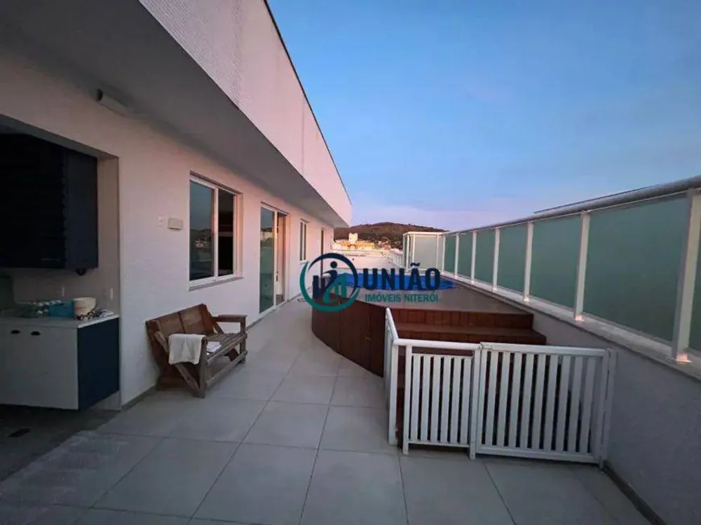 Cobertura, 3 quartos, 216 m² - Foto 2