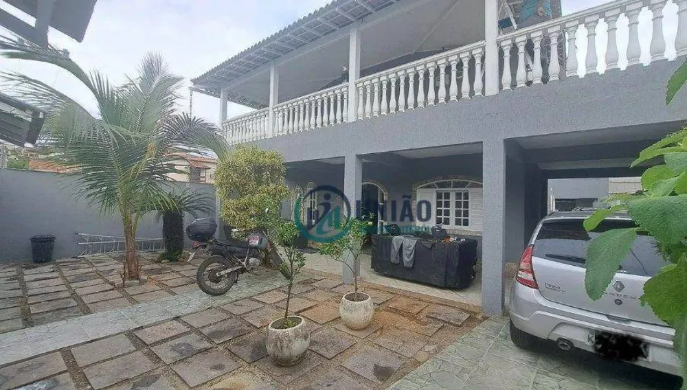 Casa à venda com 3 quartos, 315m² - Foto 1