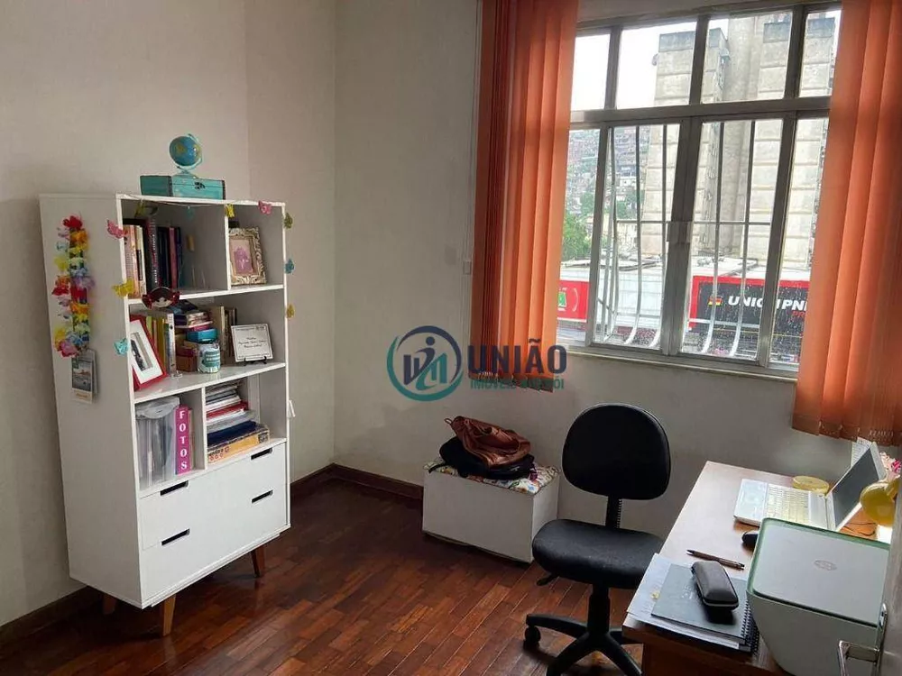 Apartamento à venda com 3 quartos, 75m² - Foto 2