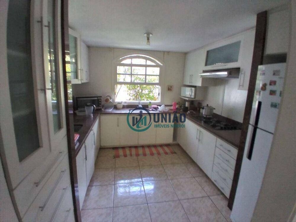 Casa de Condomínio à venda com 4 quartos, 400m² - Foto 3