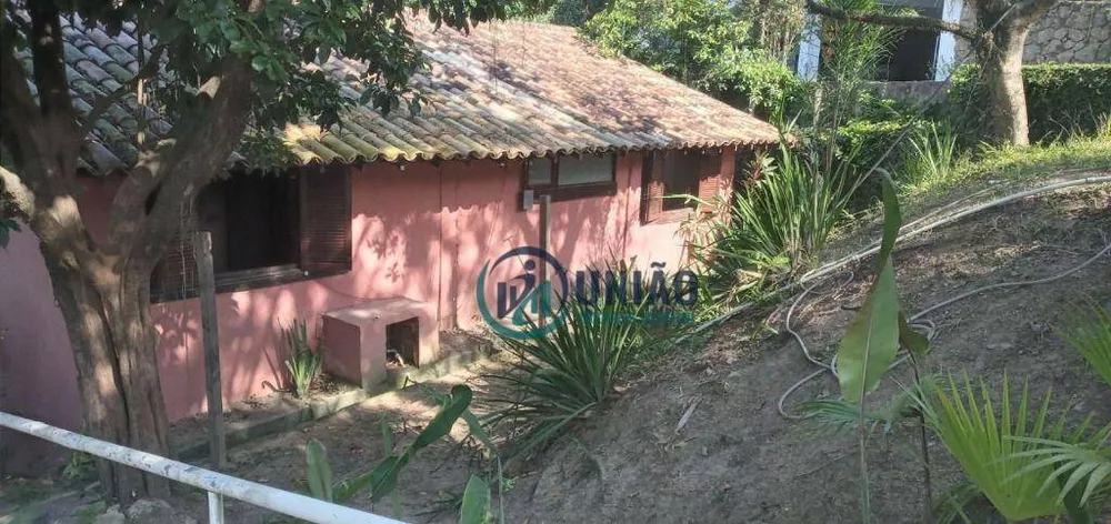 Casa de Condomínio à venda com 5 quartos, 250m² - Foto 4