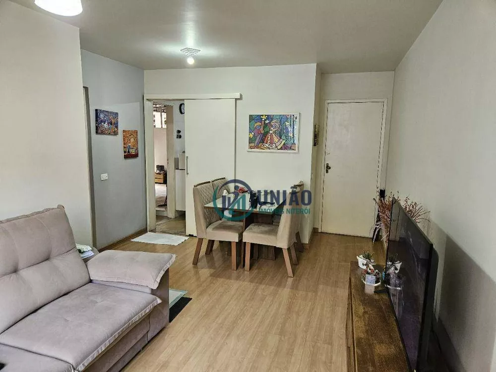 Apartamento à venda com 2 quartos, 75m² - Foto 1