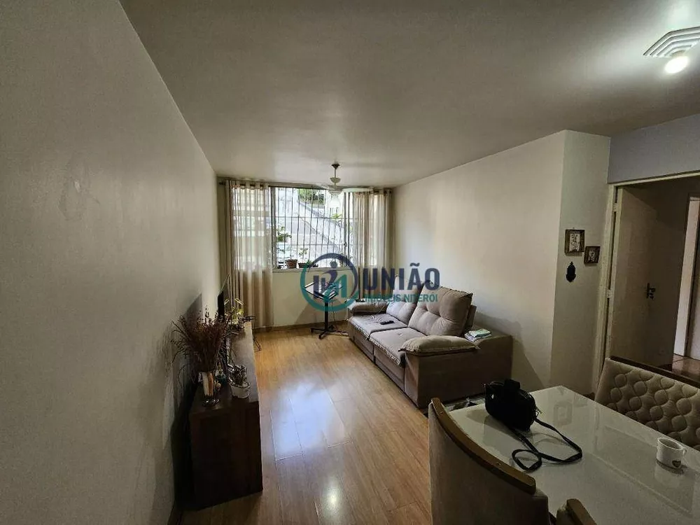 Apartamento à venda com 2 quartos, 75m² - Foto 3