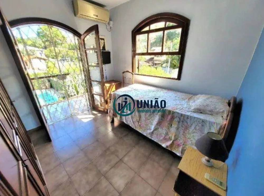 Casa, 4 quartos, 216 m² - Foto 1