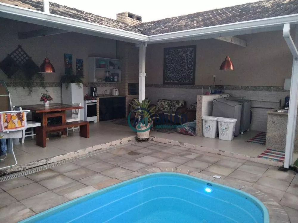 Casa de Condomínio à venda com 4 quartos, 187m² - Foto 1