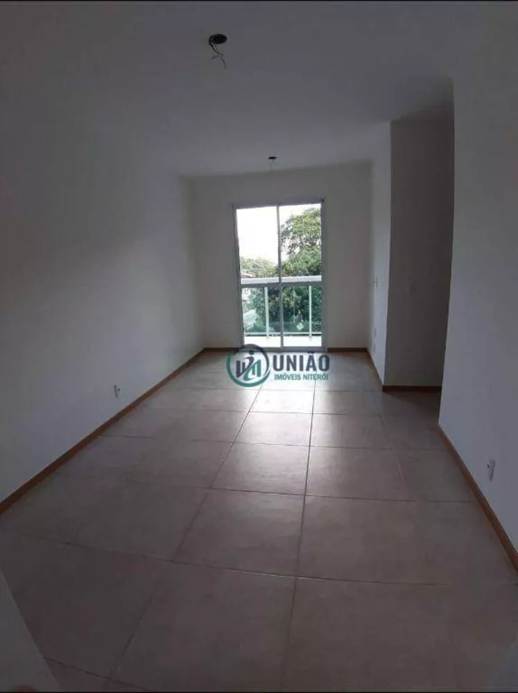 Apartamento à venda com 3 quartos, 65m² - Foto 2