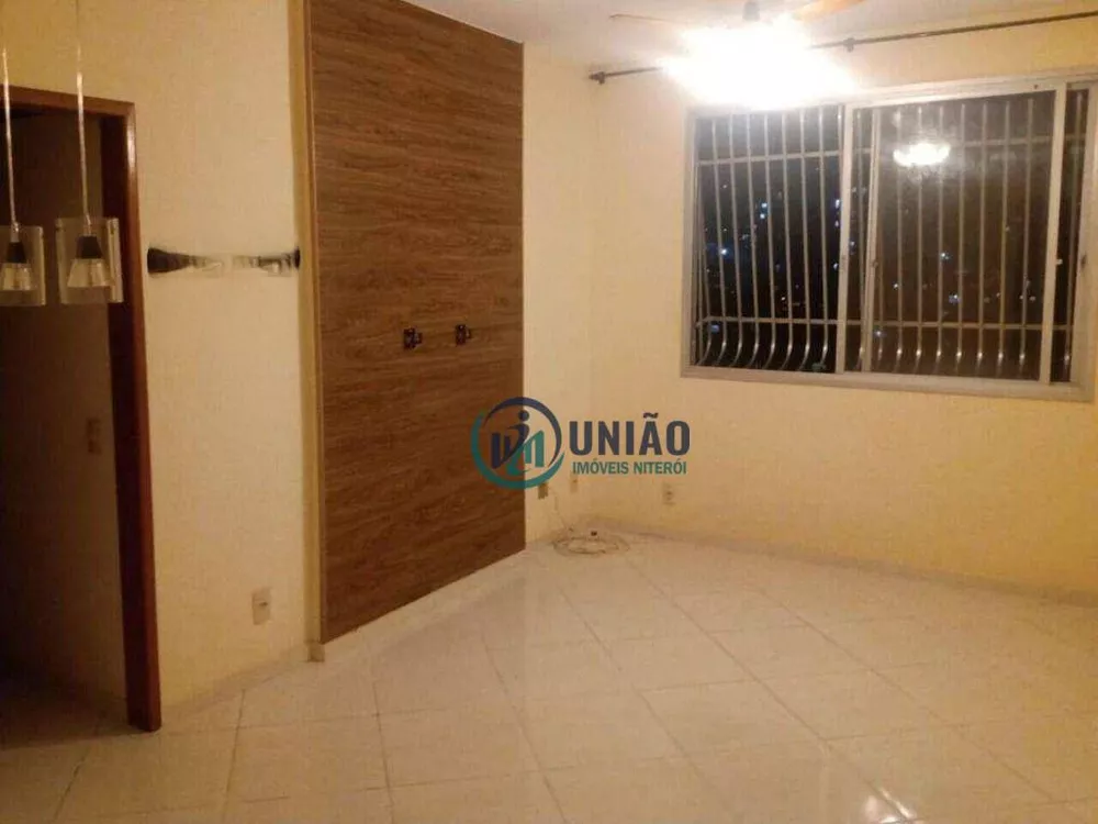 Apartamento à venda com 2 quartos, 70m² - Foto 2