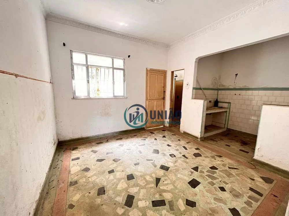 Casa à venda com 3 quartos, 80m² - Foto 4