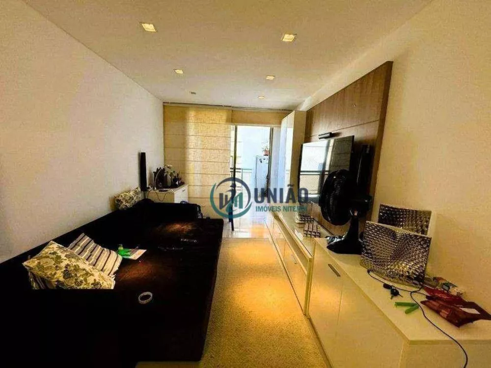 Apartamento à venda com 2 quartos, 72m² - Foto 1