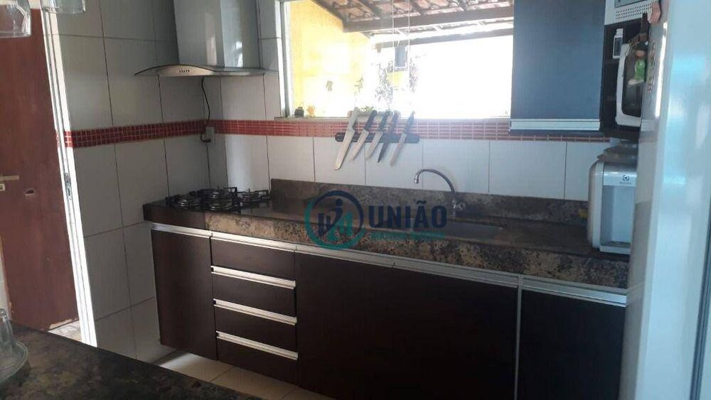 Casa à venda com 3 quartos, 120m² - Foto 2