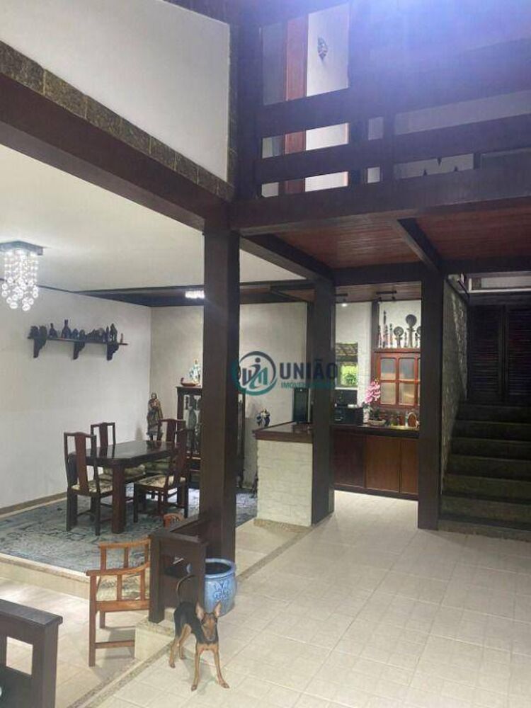 Casa de Condomínio à venda com 4 quartos, 378m² - Foto 1