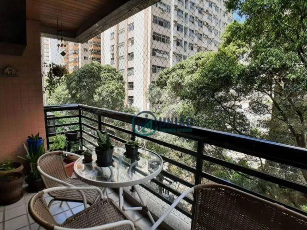 Apartamento à venda com 4 quartos, 162m² - Foto 2