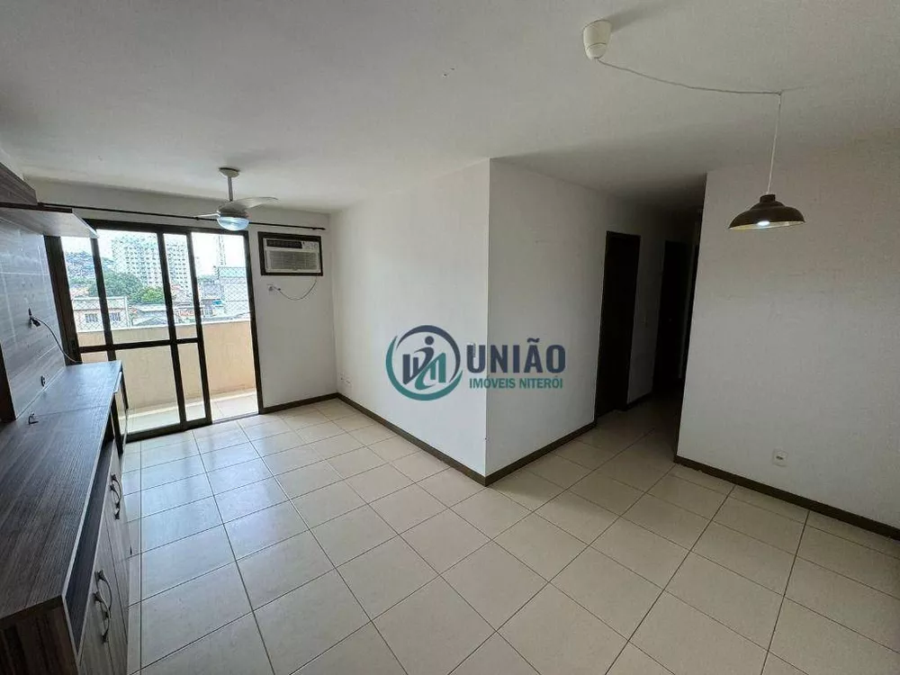 Apartamento à venda com 3 quartos, 75m² - Foto 2