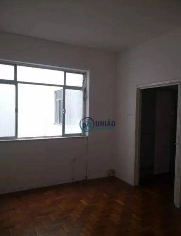 Apartamento à venda com 1 quarto, 35m² - Foto 2