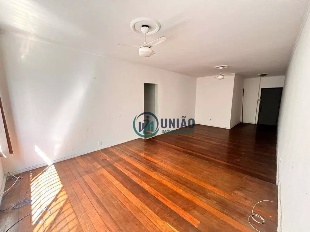 Apartamento à venda com 3 quartos, 125m² - Foto 2