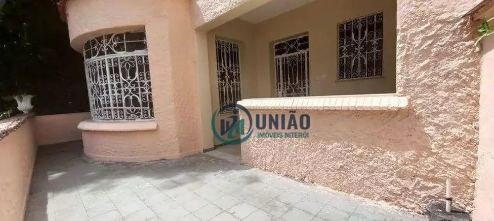 Casa à venda com 5 quartos, 276m² - Foto 2