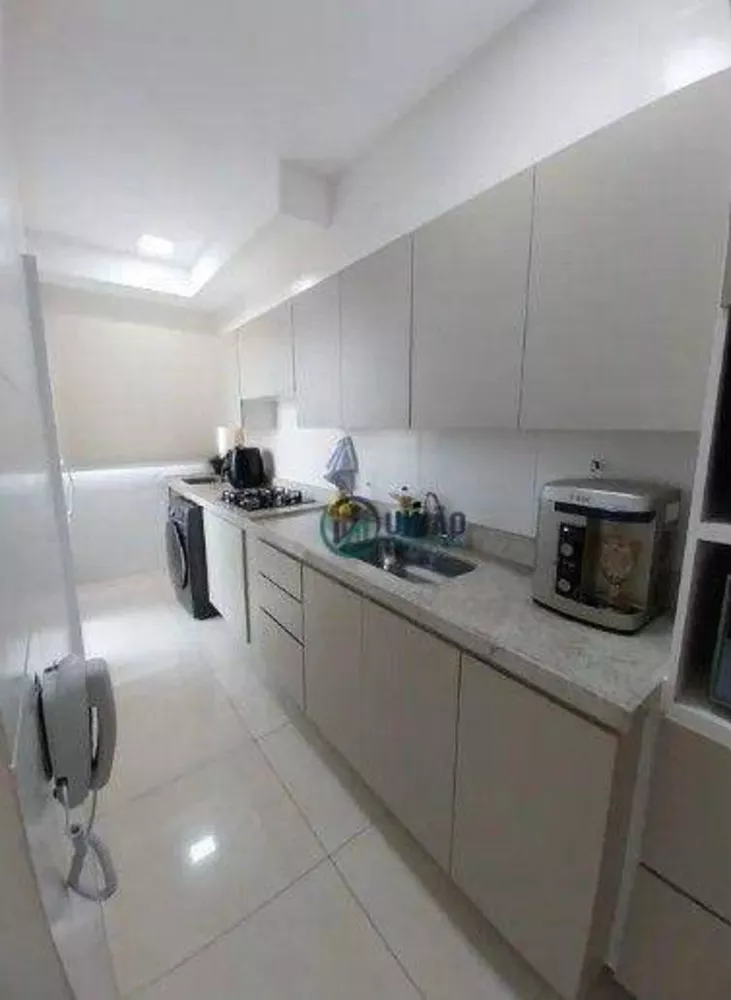 Apartamento à venda com 2 quartos, 65m² - Foto 8