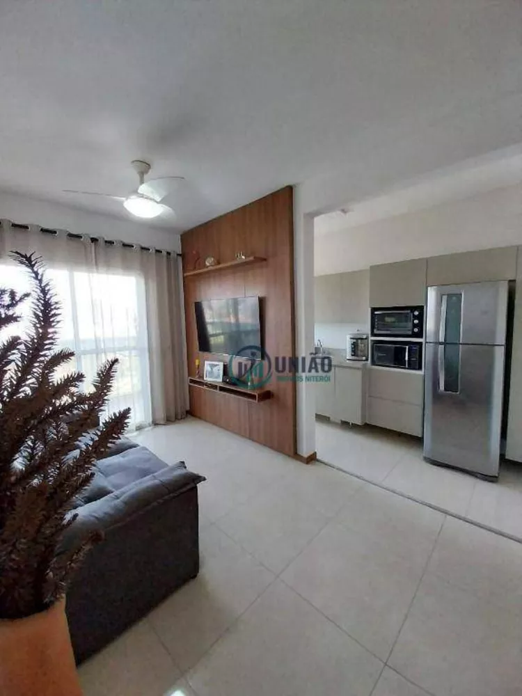 Apartamento à venda com 2 quartos, 65m² - Foto 2