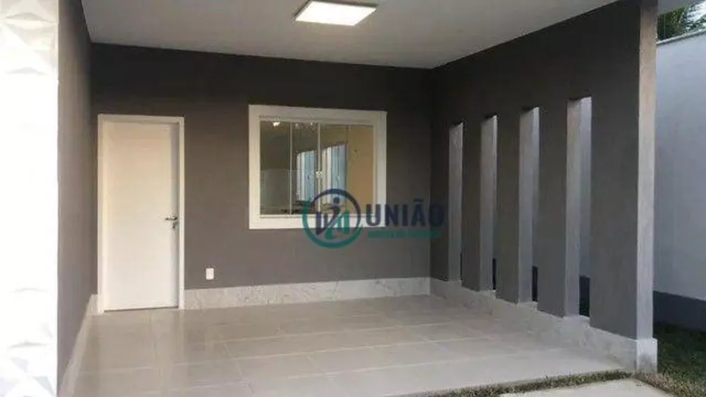 Casa à venda com 3 quartos, 128m² - Foto 1