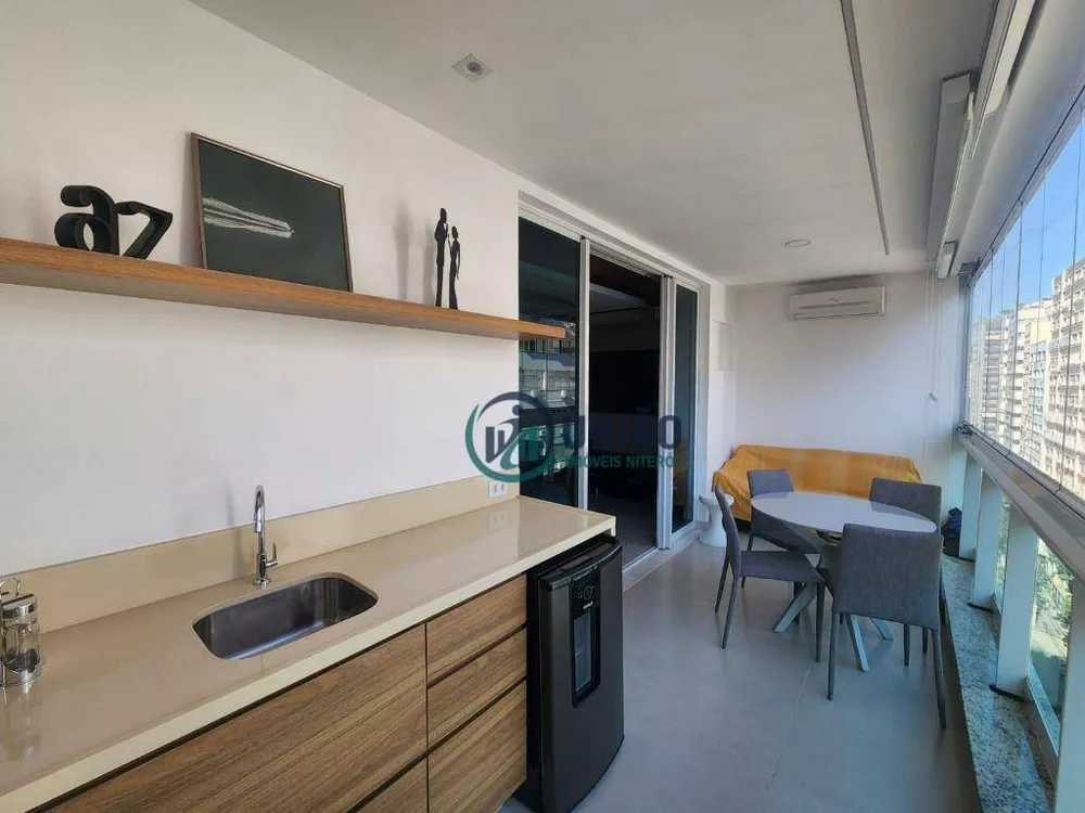 Apartamento à venda com 3 quartos, 130m² - Foto 2