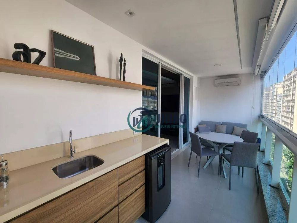 Apartamento à venda com 3 quartos, 130m² - Foto 1