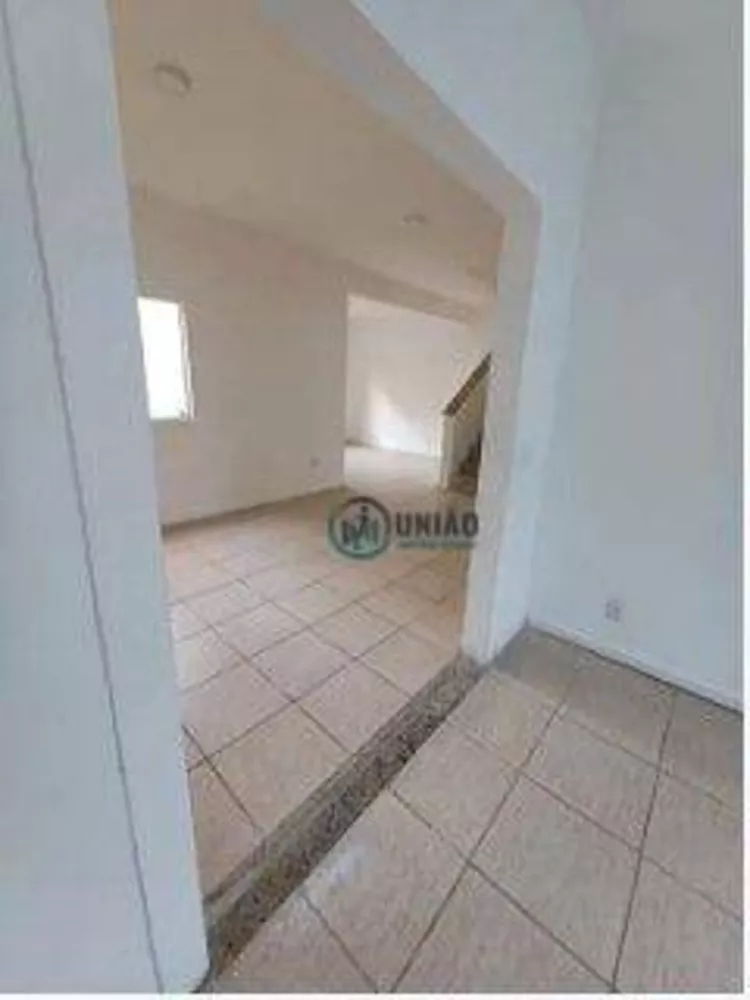 Casa à venda com 3 quartos, 110m² - Foto 3