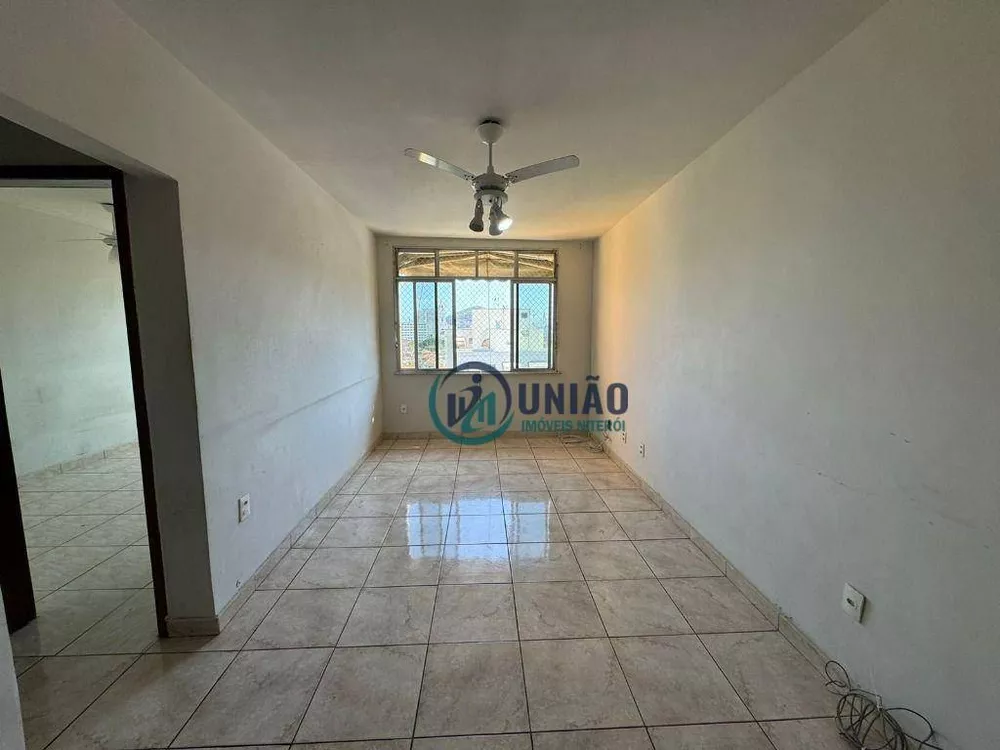 Apartamento à venda com 1 quarto, 50m² - Foto 2