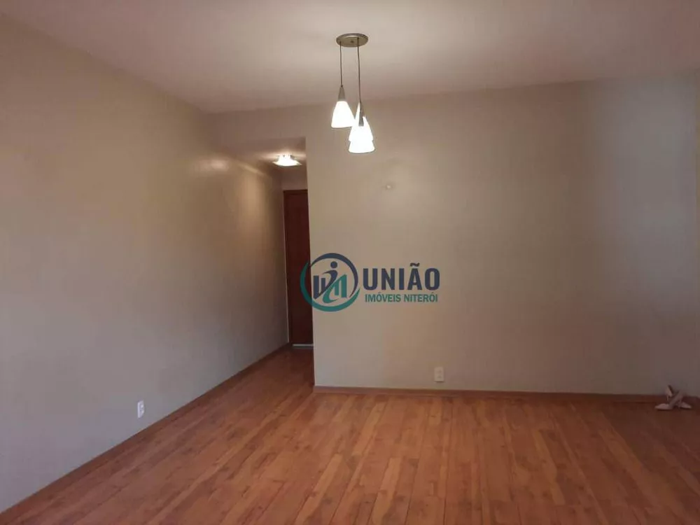 Apartamento à venda com 2 quartos, 75m² - Foto 2