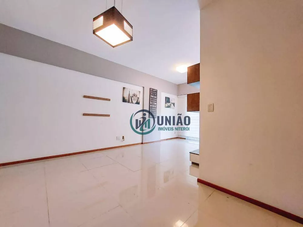 Apartamento à venda com 3 quartos, 110m² - Foto 2