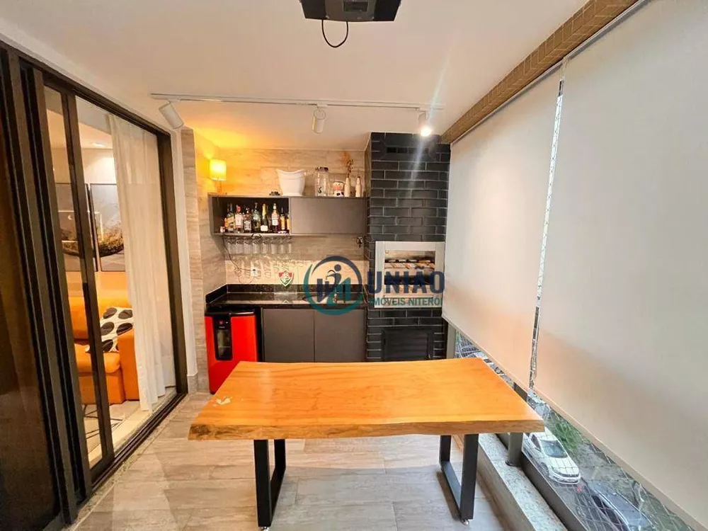 Apartamento à venda com 4 quartos, 137m² - Foto 2