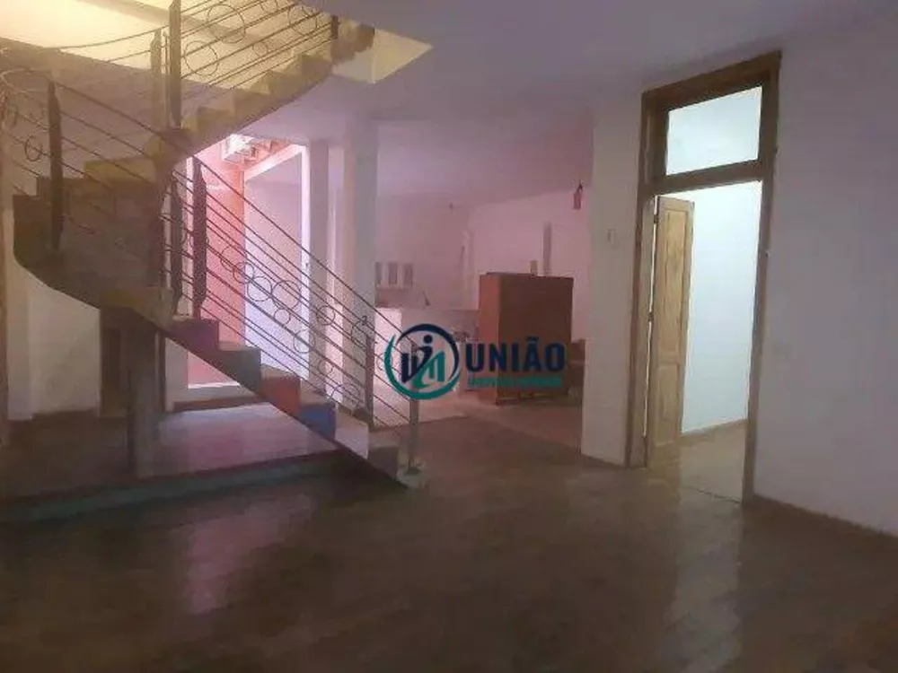 Casa, 4 quartos, 240 m² - Foto 1