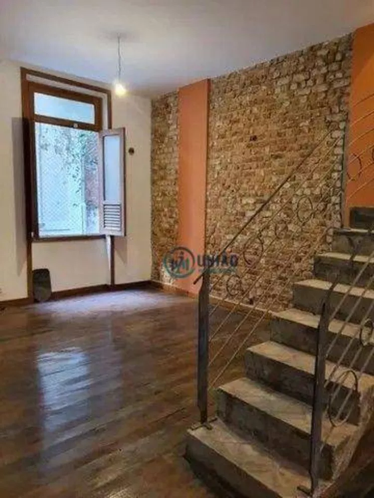 Casa à venda com 4 quartos, 240m² - Foto 4