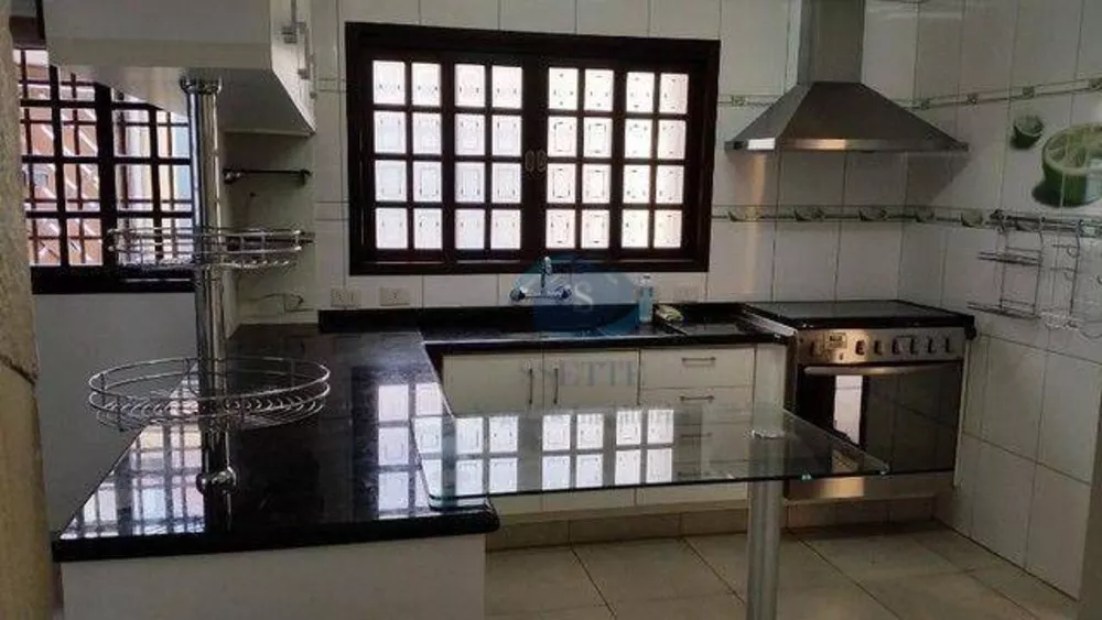 Casa para alugar com 3 quartos, 200m² - Foto 4