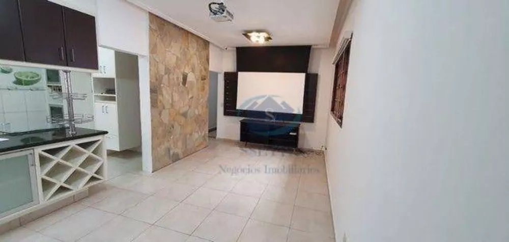 Casa para alugar com 3 quartos, 200m² - Foto 1