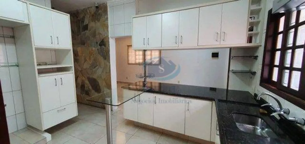 Casa para alugar com 3 quartos, 200m² - Foto 5