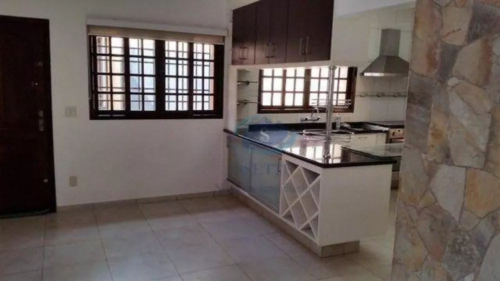 Casa para alugar com 3 quartos, 200m² - Foto 2