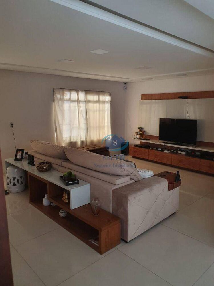 Casa, 3 quartos, 252 m² - Foto 1
