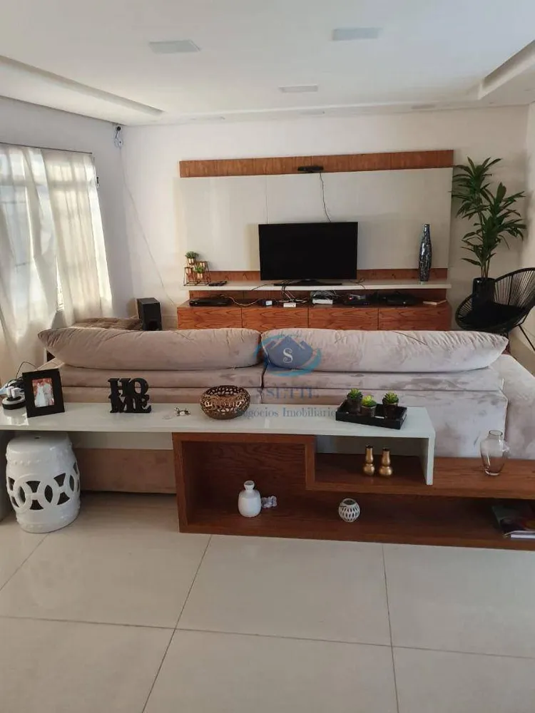Casa, 3 quartos, 252 m² - Foto 1
